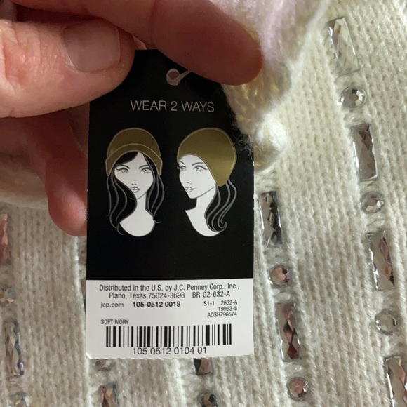 NWT hat and scarf bundle - Picture 4 of 6